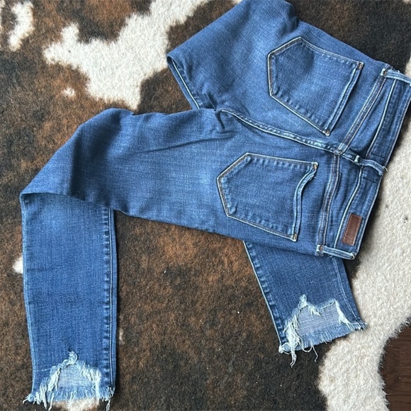 Abercrombie & Fits jeans,  size 25,  super sexy and comfortable jeans - Picture 6 of 9